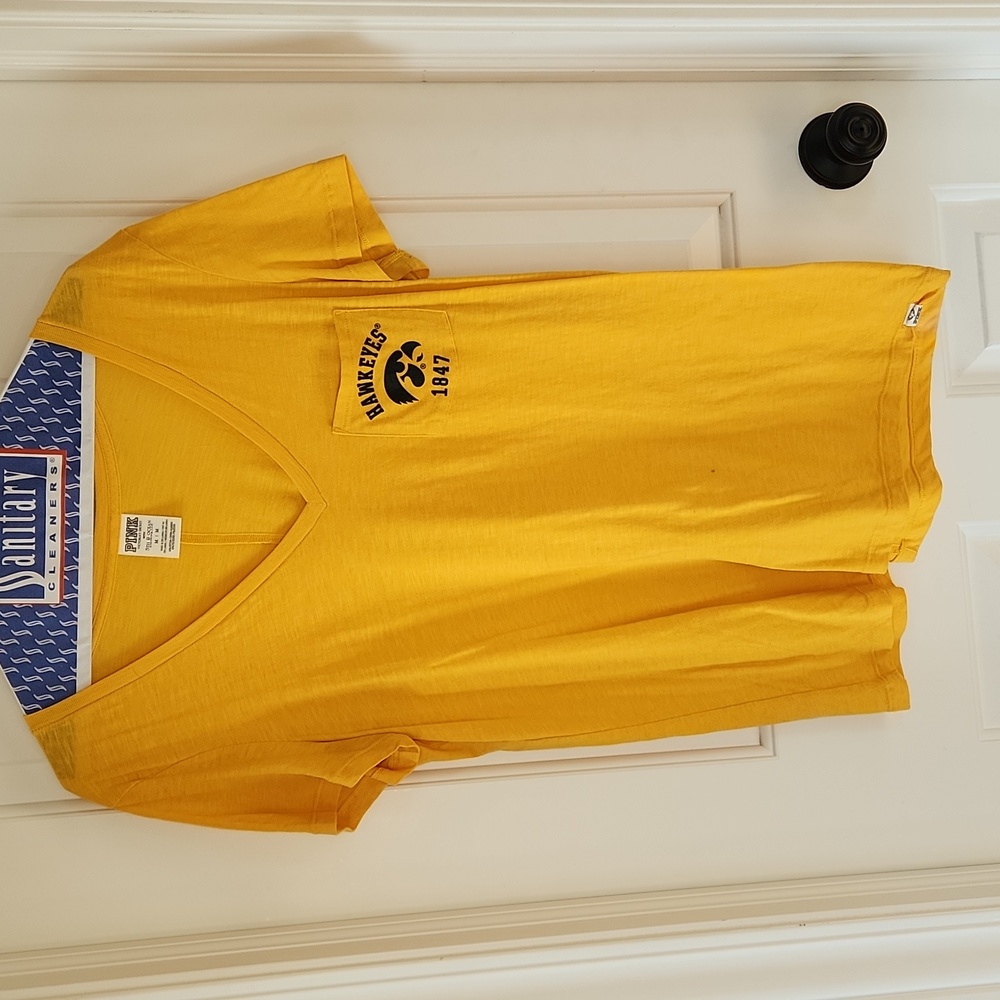 Iowa Hawkeyes pocket tshirt